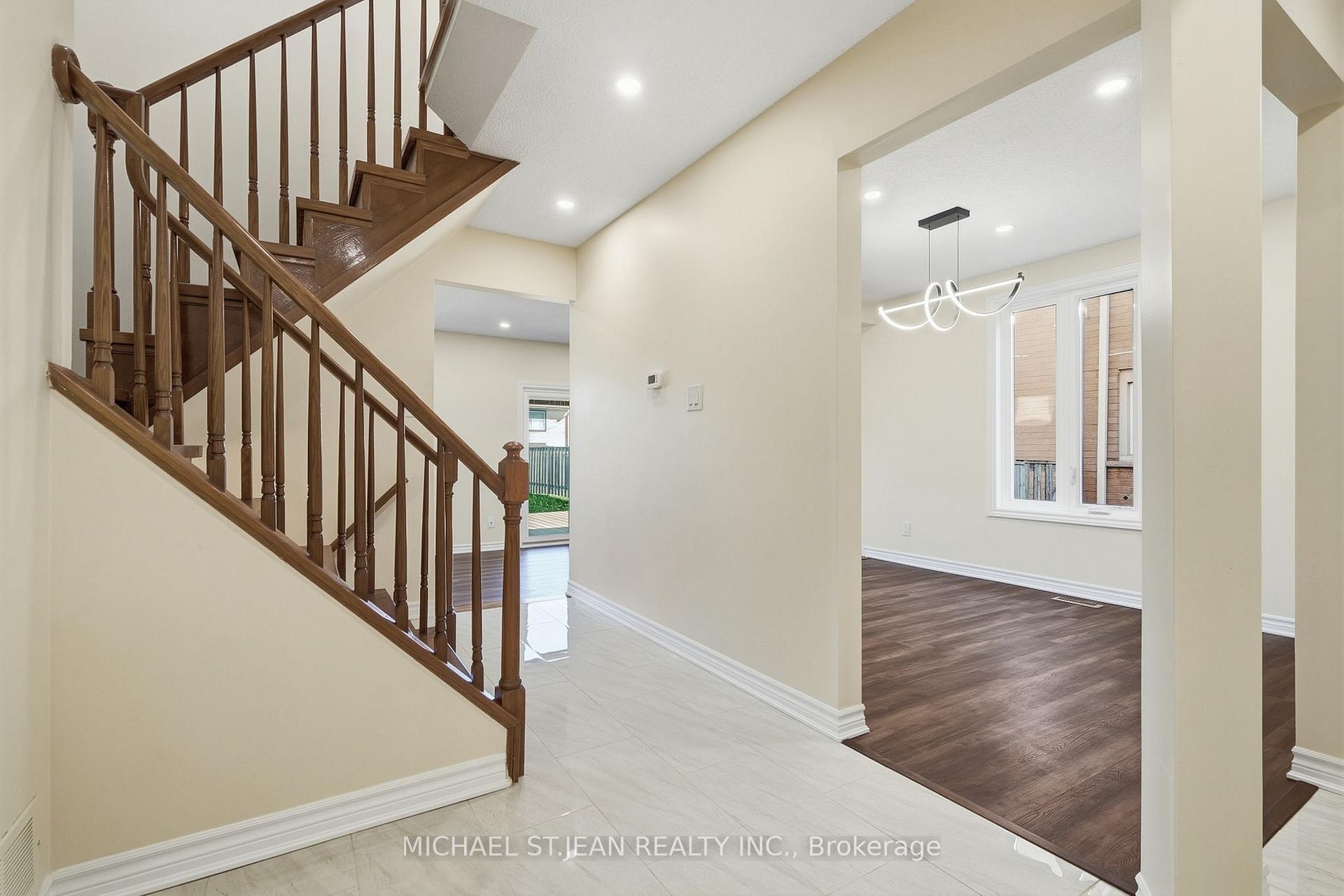 Photo 6 of 184 Macintosh Drive, Hamilton, Stoney Creek — HOMEH