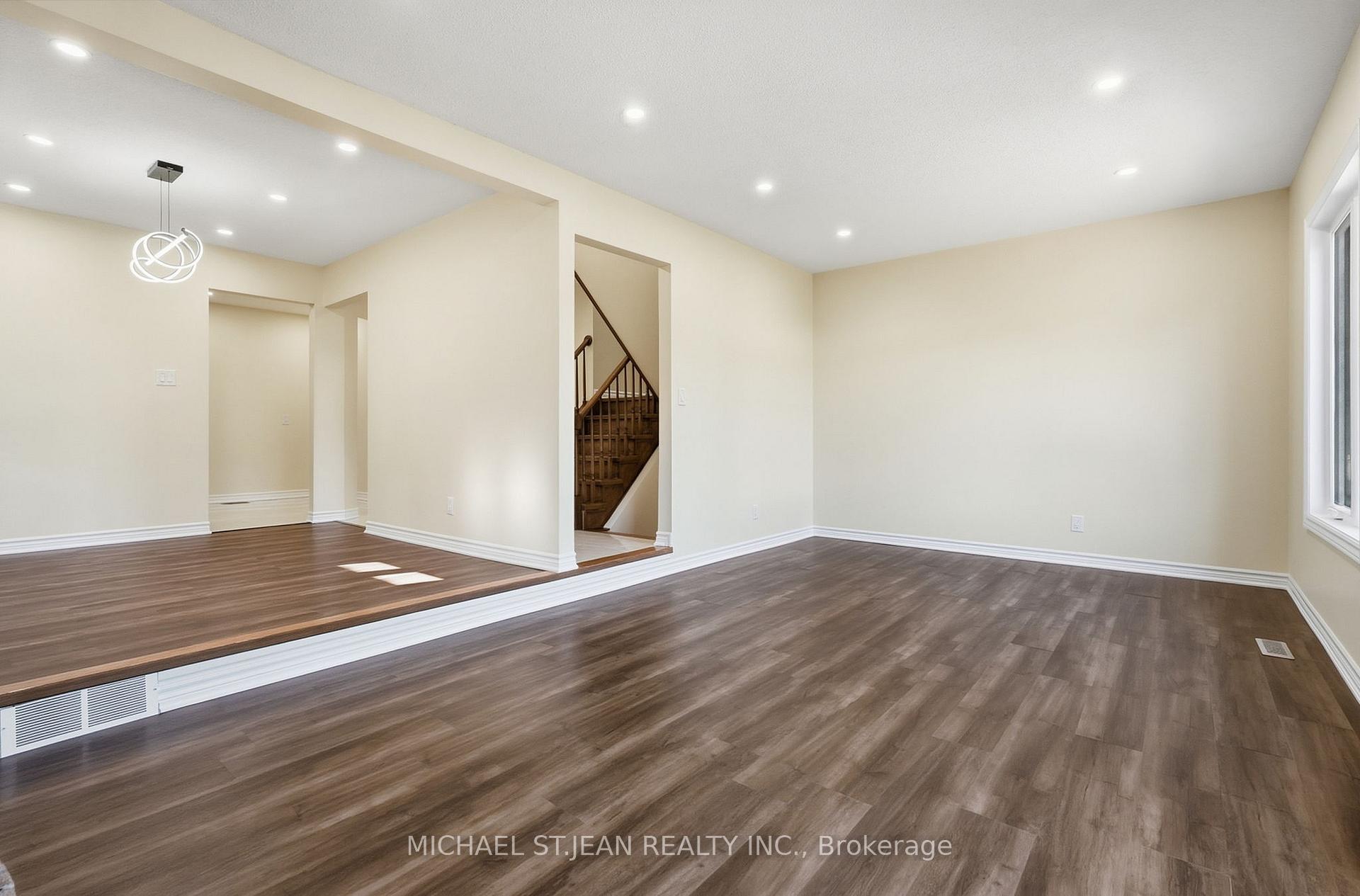 Photo 8 of 184 Macintosh Drive, Hamilton, Stoney Creek — HOMEH