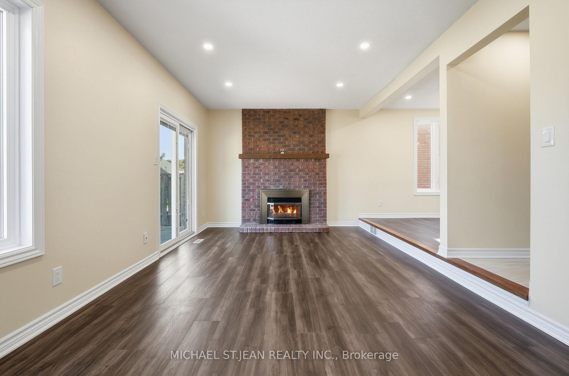 Photo 10 of 184 Macintosh Drive, Hamilton, Stoney Creek — HOMEH