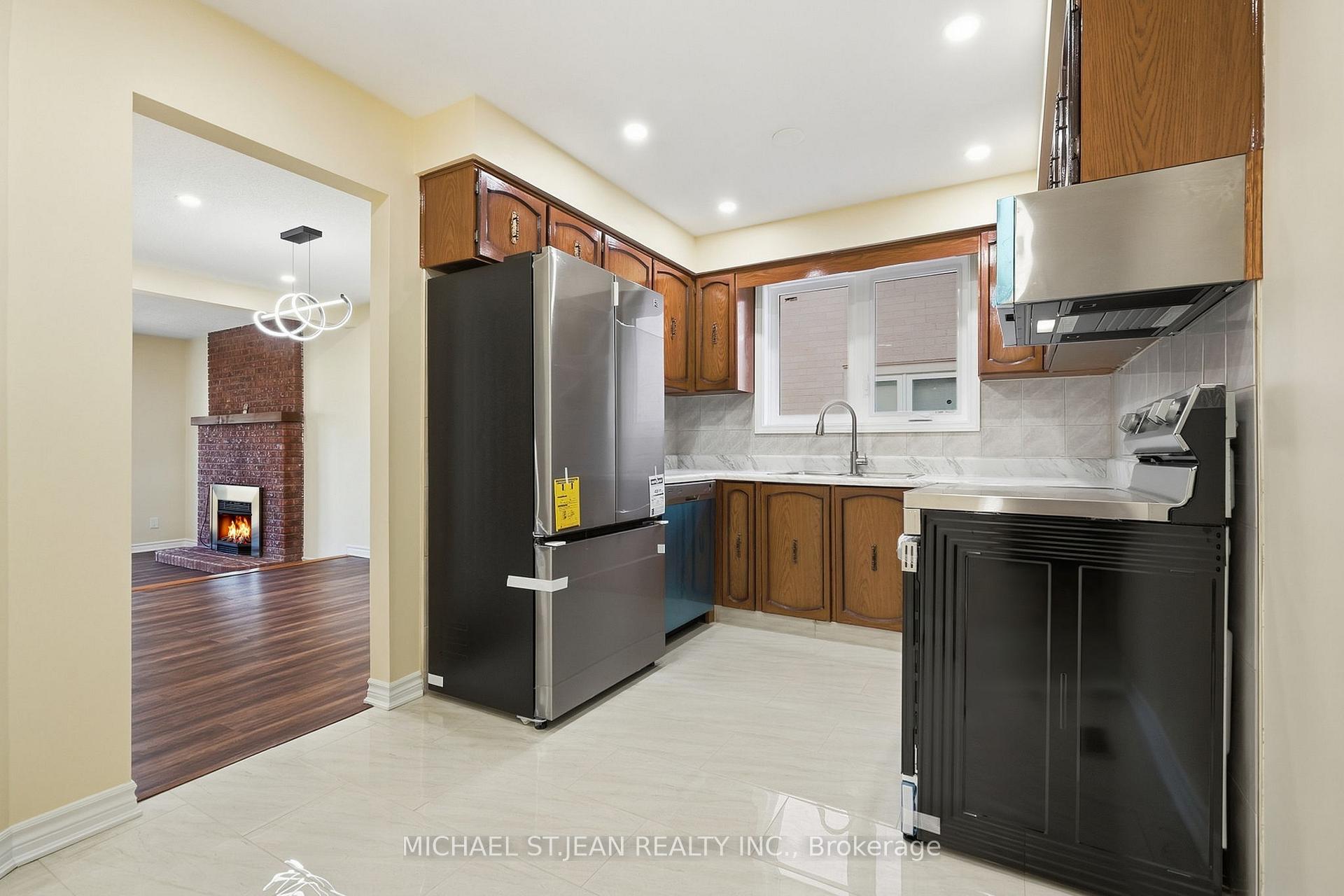 Photo 13 of 184 Macintosh Drive, Hamilton, Stoney Creek — HOMEH