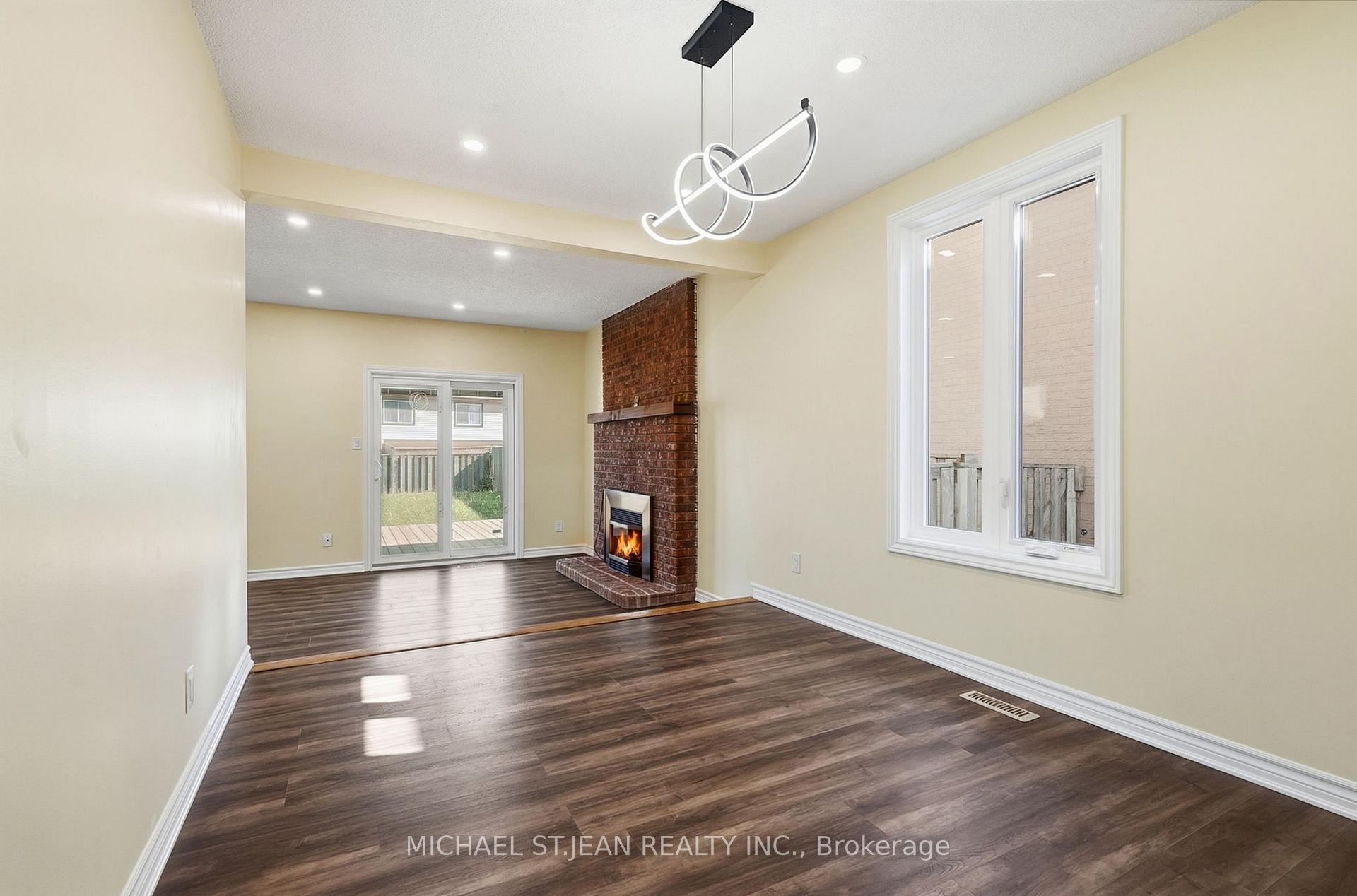Photo 14 of 184 Macintosh Drive, Hamilton, Stoney Creek — HOMEH