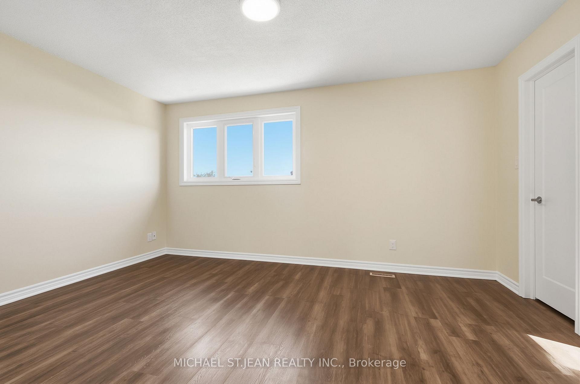 Photo 18 of 184 Macintosh Drive, Hamilton, Stoney Creek — HOMEH