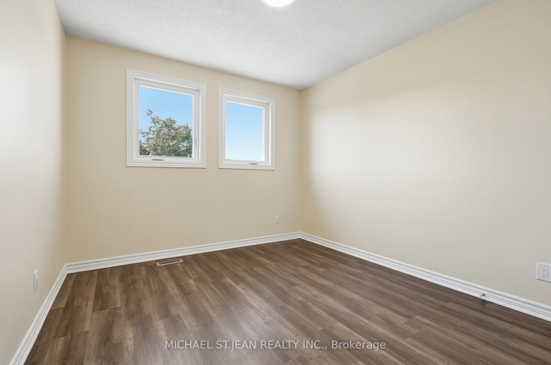Photo 25 of 184 Macintosh Drive, Hamilton, Stoney Creek — HOMEH
