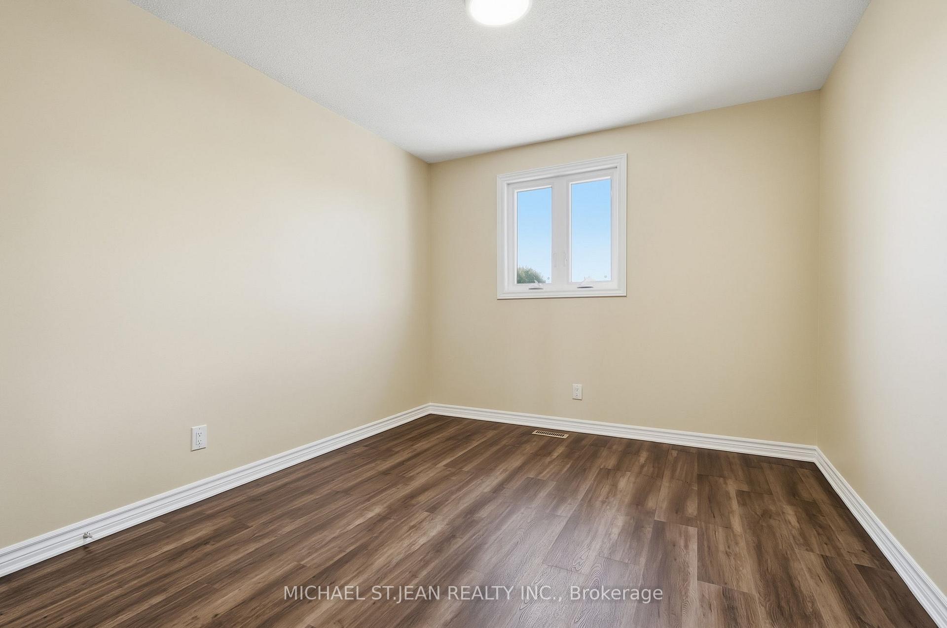 Photo 29 of 184 Macintosh Drive, Hamilton, Stoney Creek — HOMEH