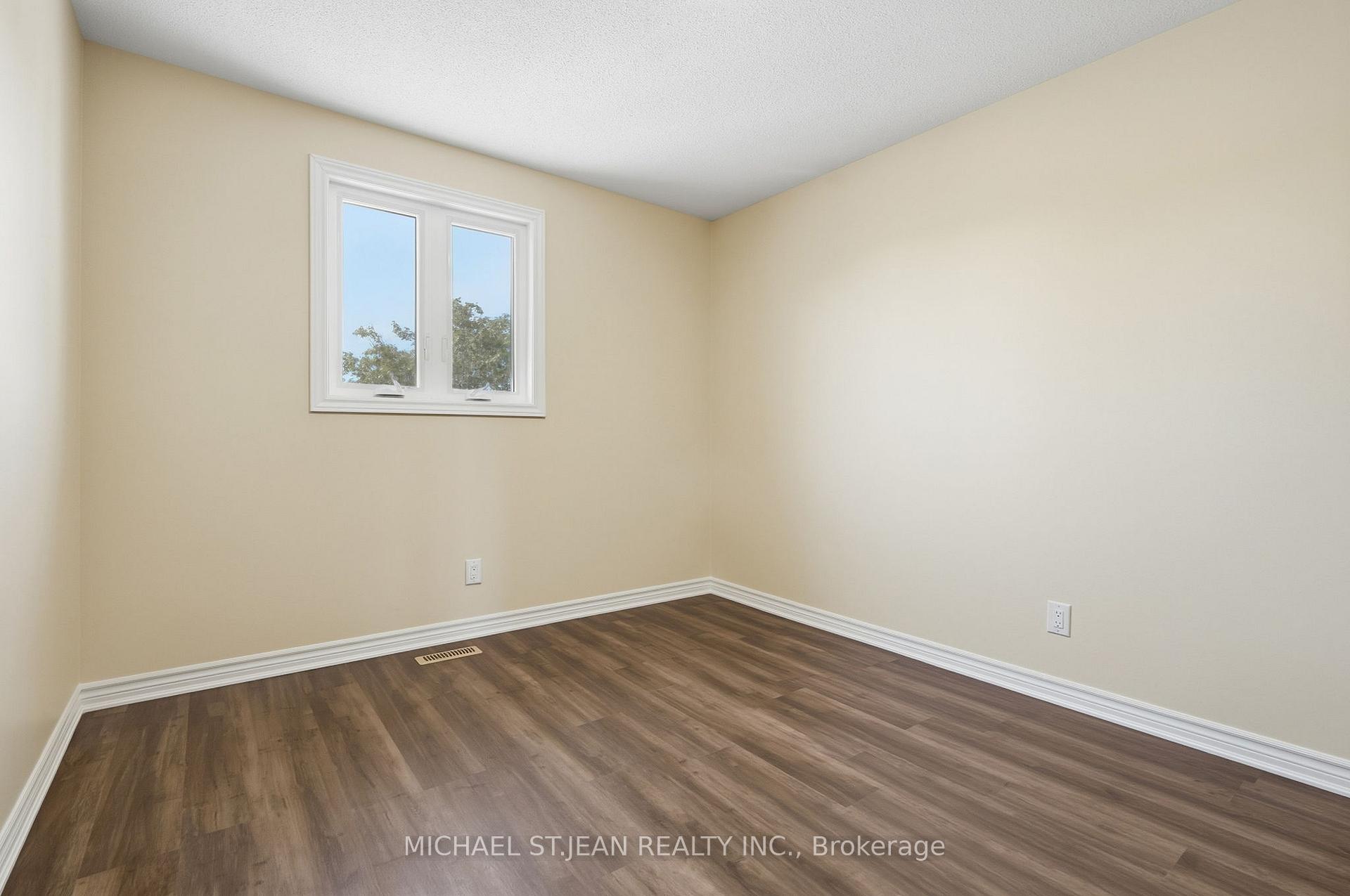 Photo 32 of 184 Macintosh Drive, Hamilton, Stoney Creek — HOMEH