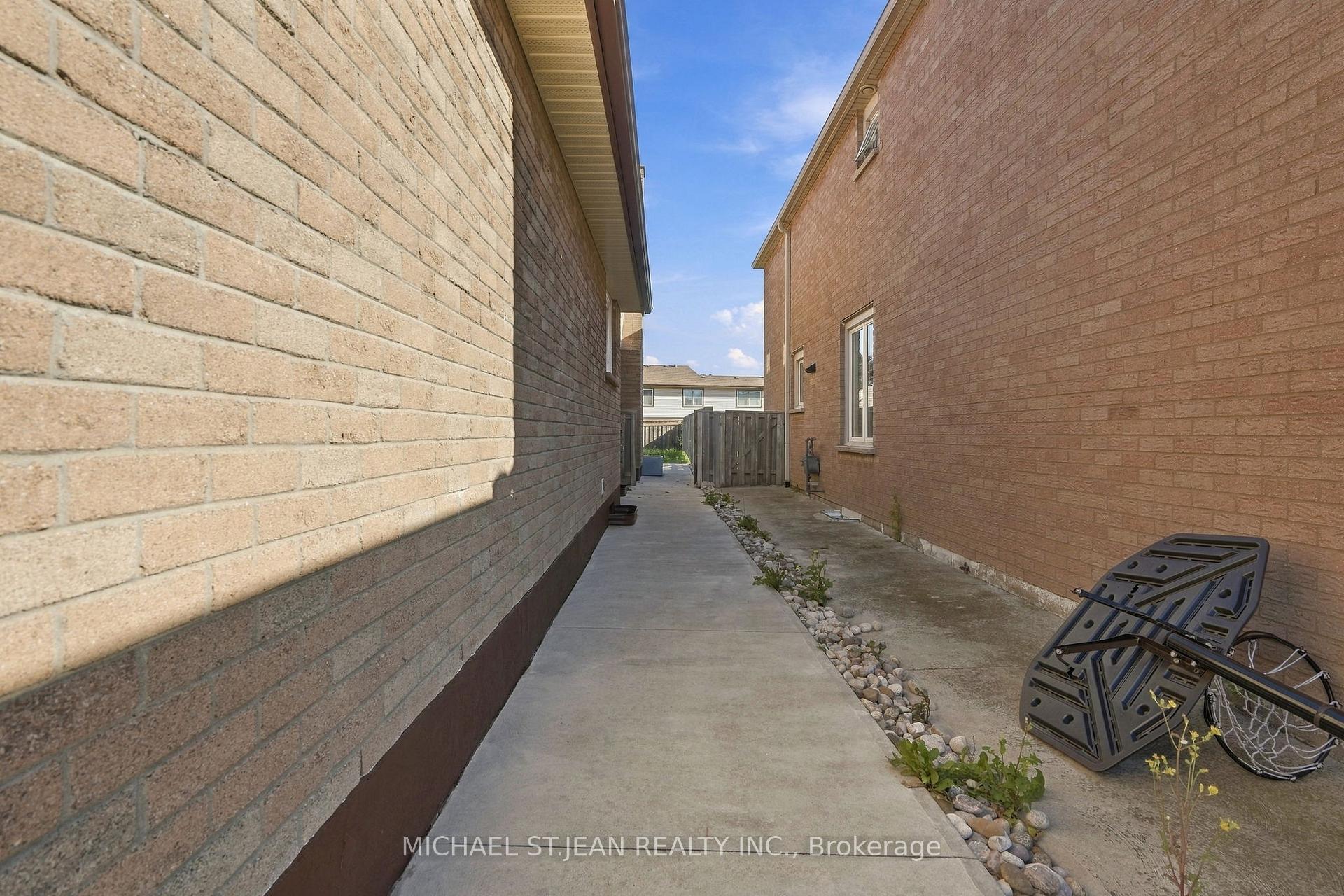 Photo 46 of 184 Macintosh Drive, Hamilton, Stoney Creek — HOMEH