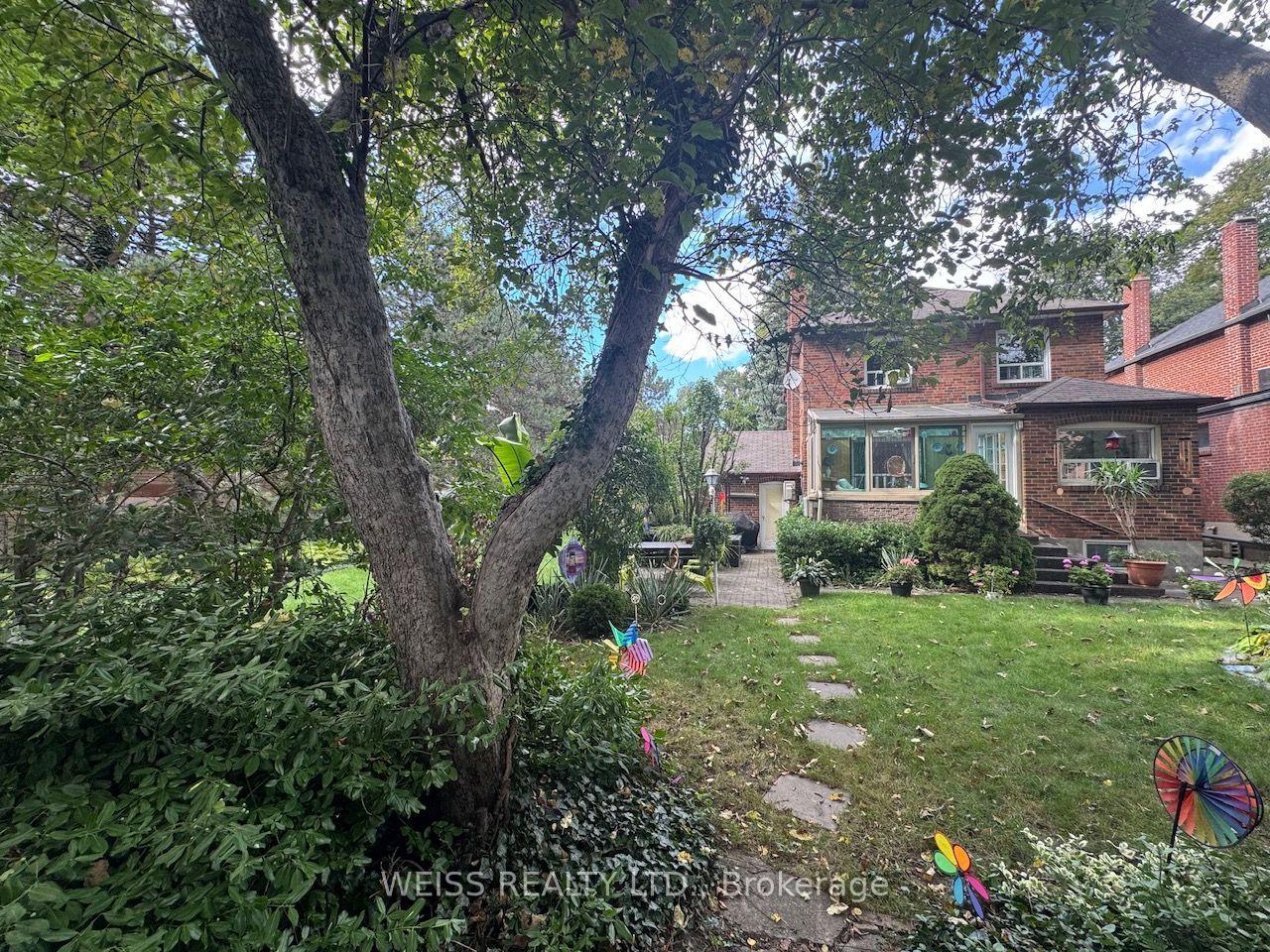 Photo 5 of 31 Aldburn Road, Toronto, Forest Hill North — HOMEH