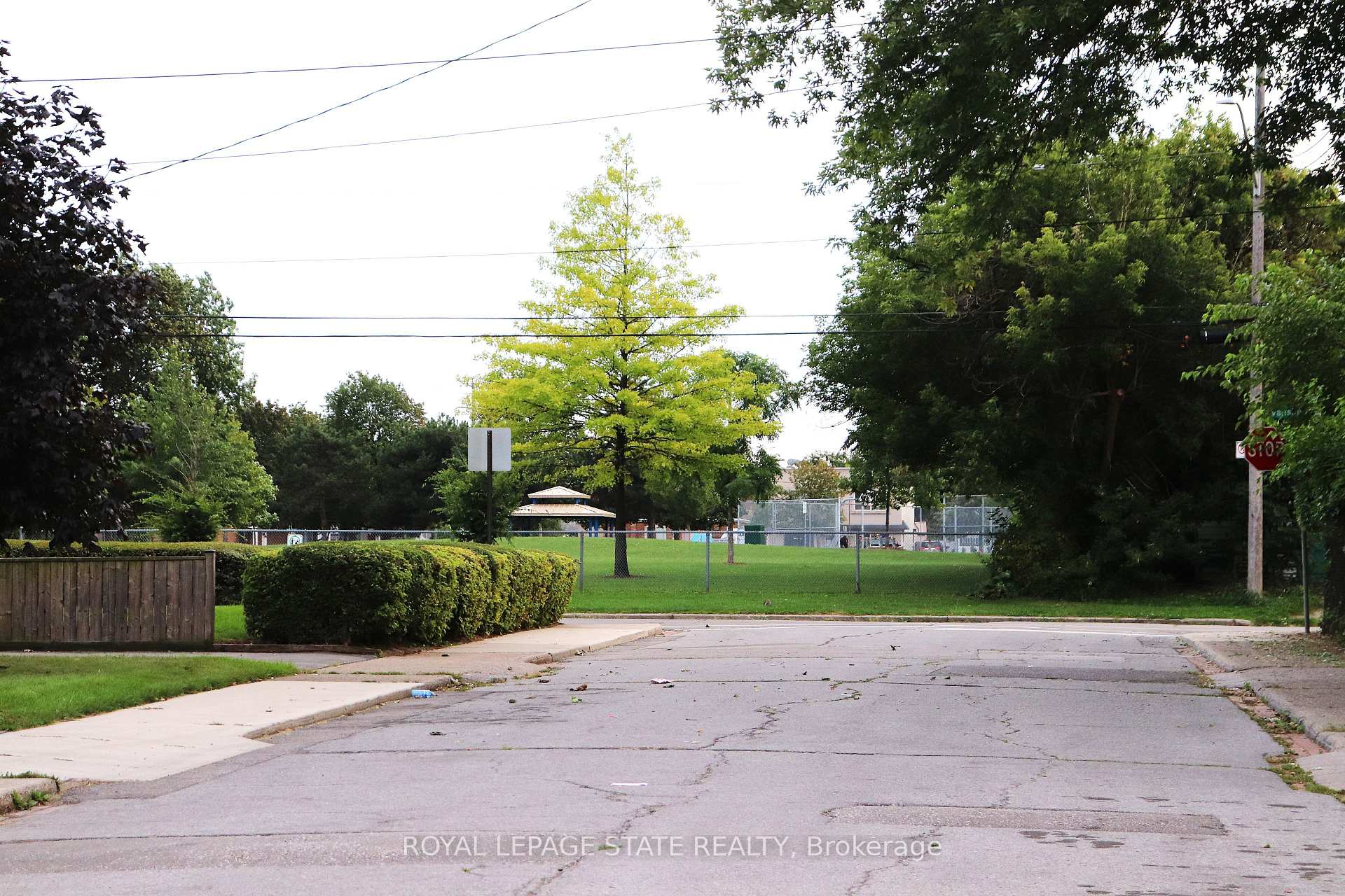 Photo 3 of 348 Weir Street N, Hamilton, Homeside — HOMEH