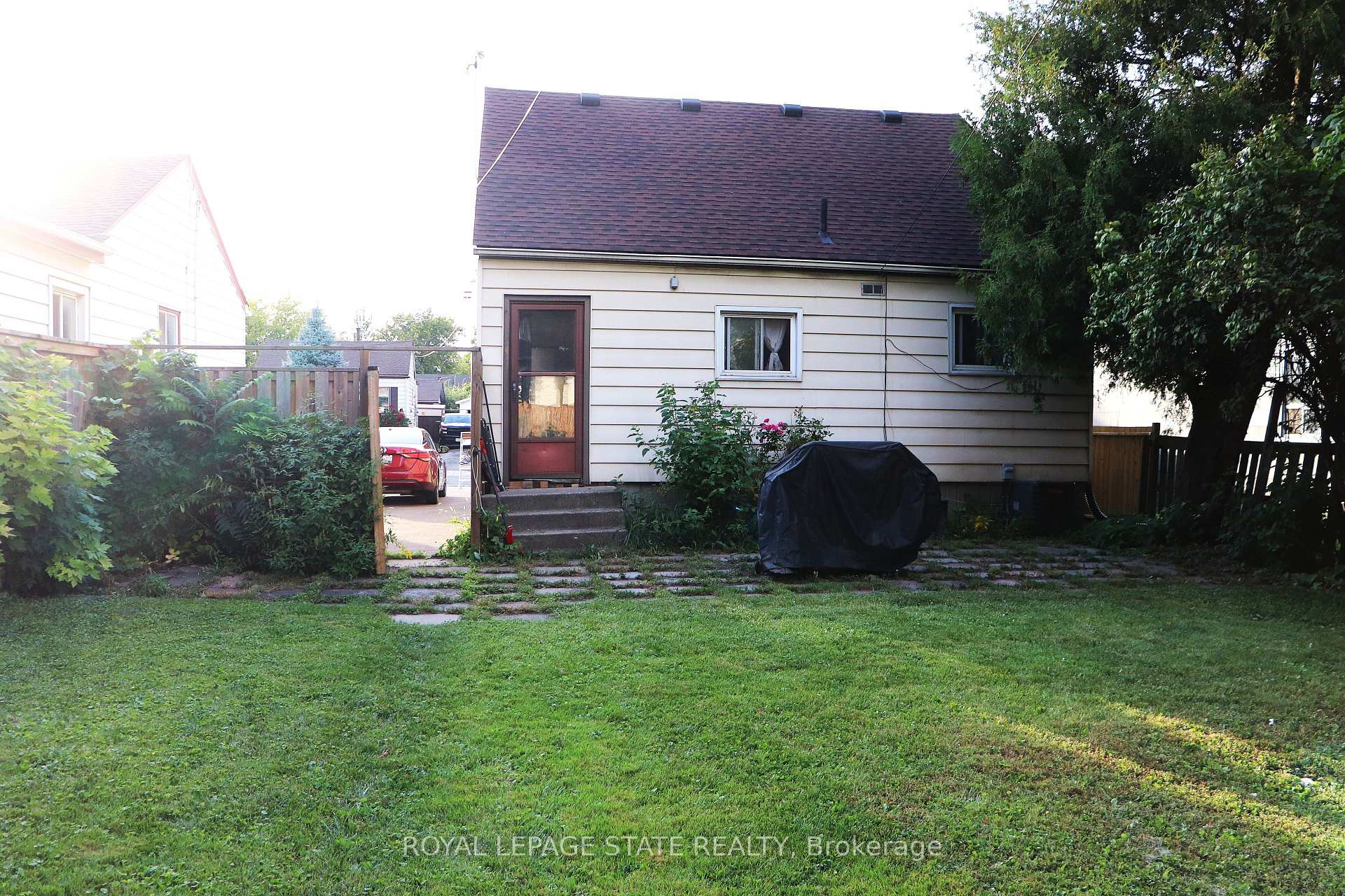 Photo 5 of 348 Weir Street N, Hamilton, Homeside — HOMEH