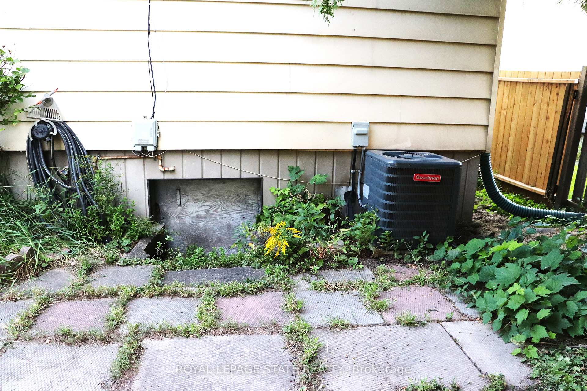 Photo 6 of 348 Weir Street N, Hamilton, Homeside — HOMEH