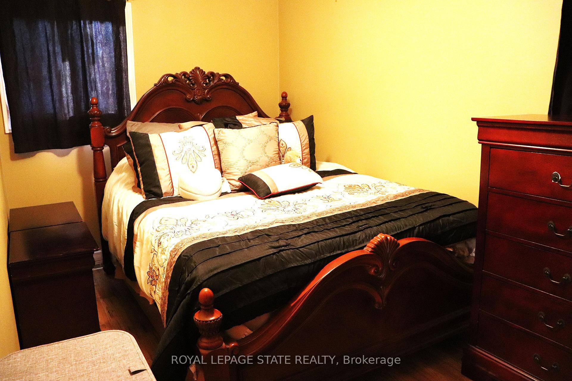 Photo 13 of 348 Weir Street N, Hamilton, Homeside — HOMEH