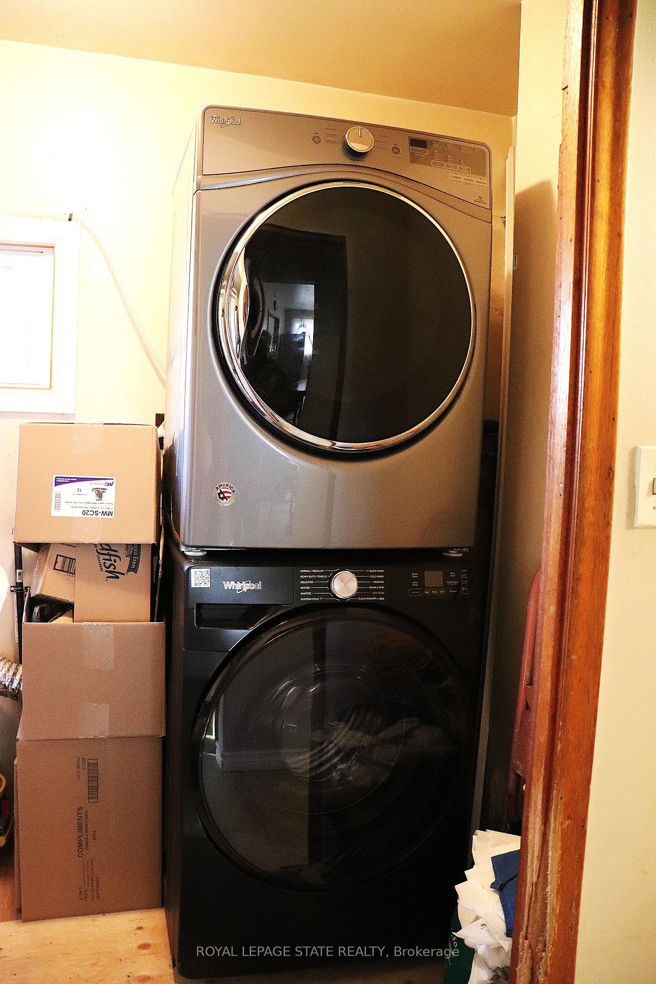 Photo 15 of 348 Weir Street N, Hamilton, Homeside — HOMEH