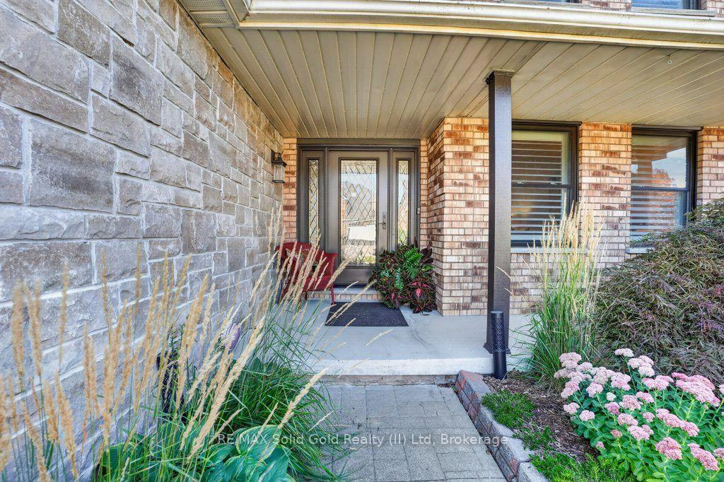 Photo 3 of 12 Beasley Crescent, Cambridge, Sheldon-Conestoga — HOMEH