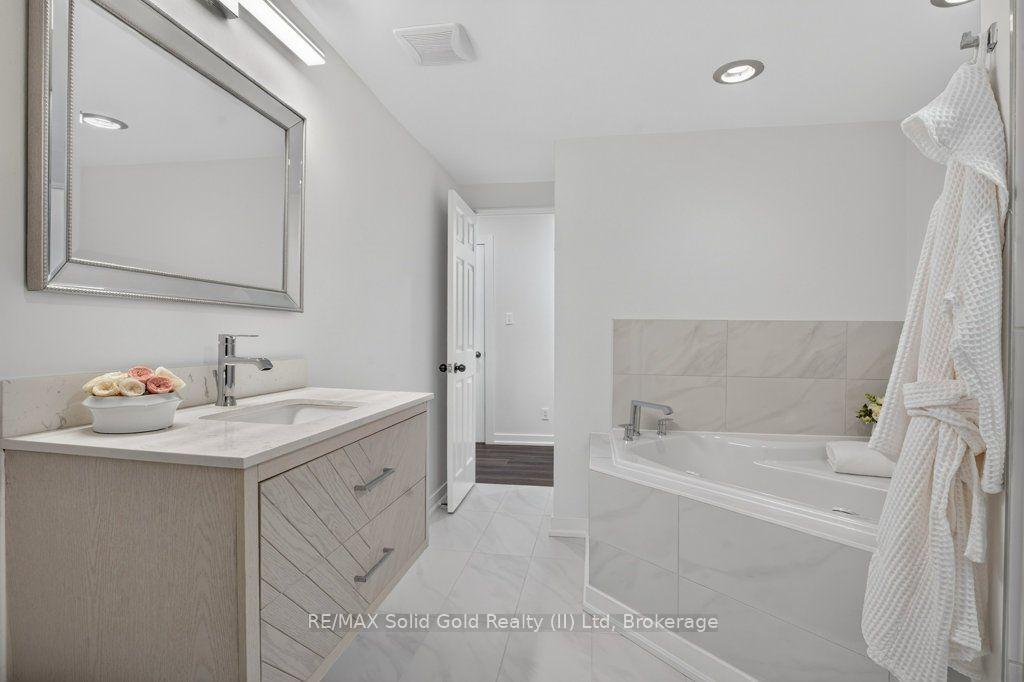 Photo 35 of 12 Beasley Crescent, Cambridge, Sheldon-Conestoga — HOMEH