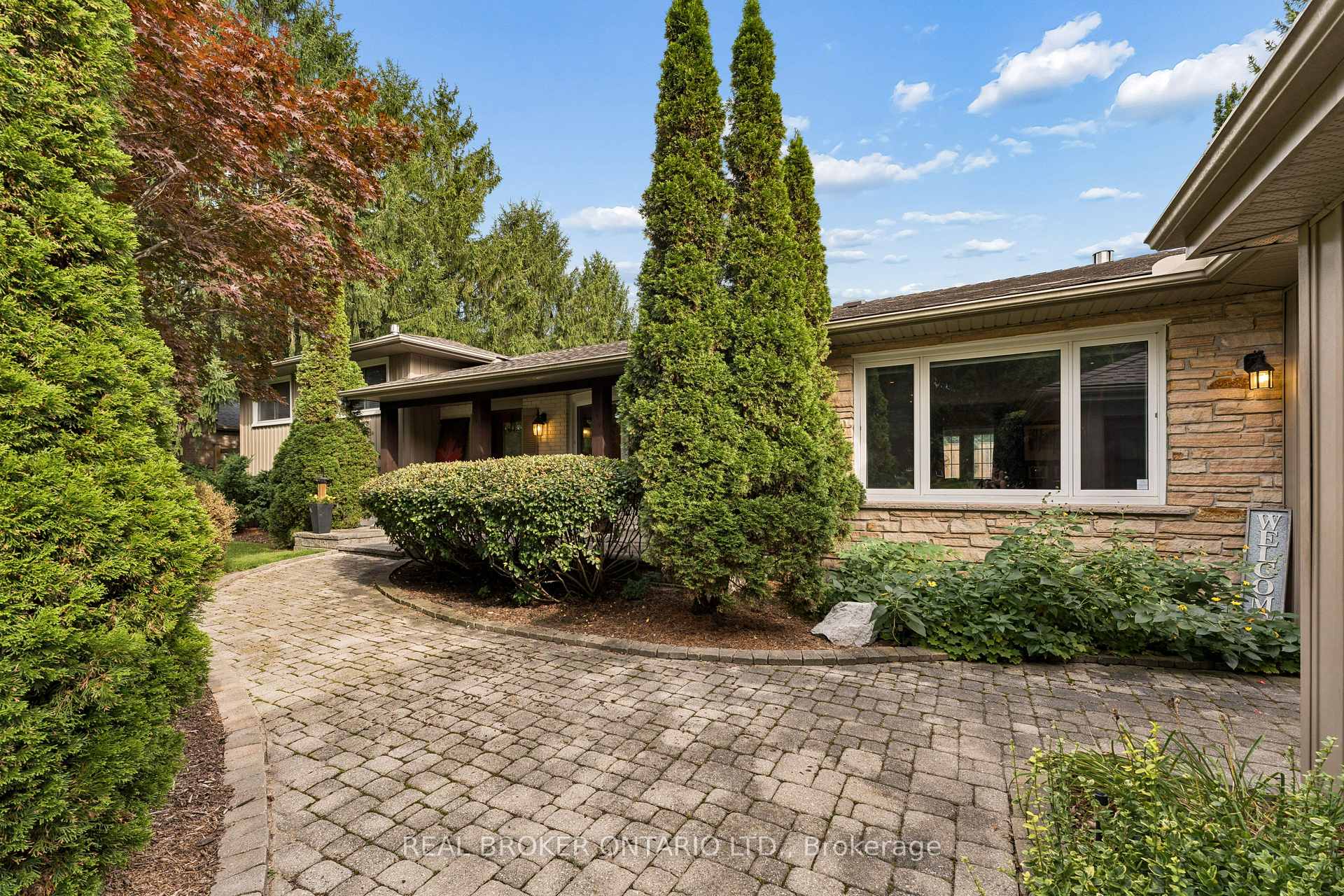 Photo 2 of 373 Forestlawn Road, Waterloo, Lexington — HOMEH