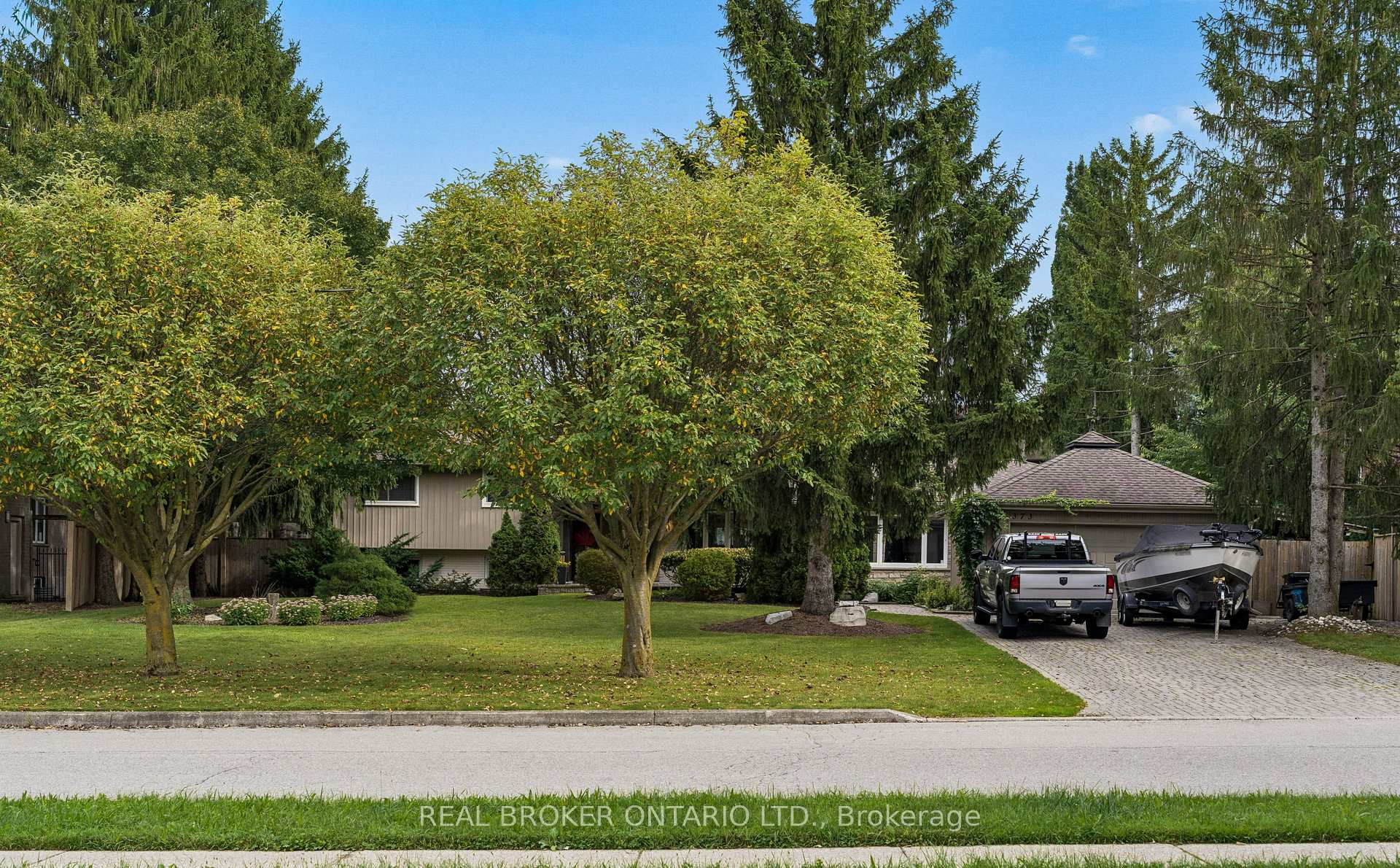 Photo 3 of 373 Forestlawn Road, Waterloo, Lexington — HOMEH