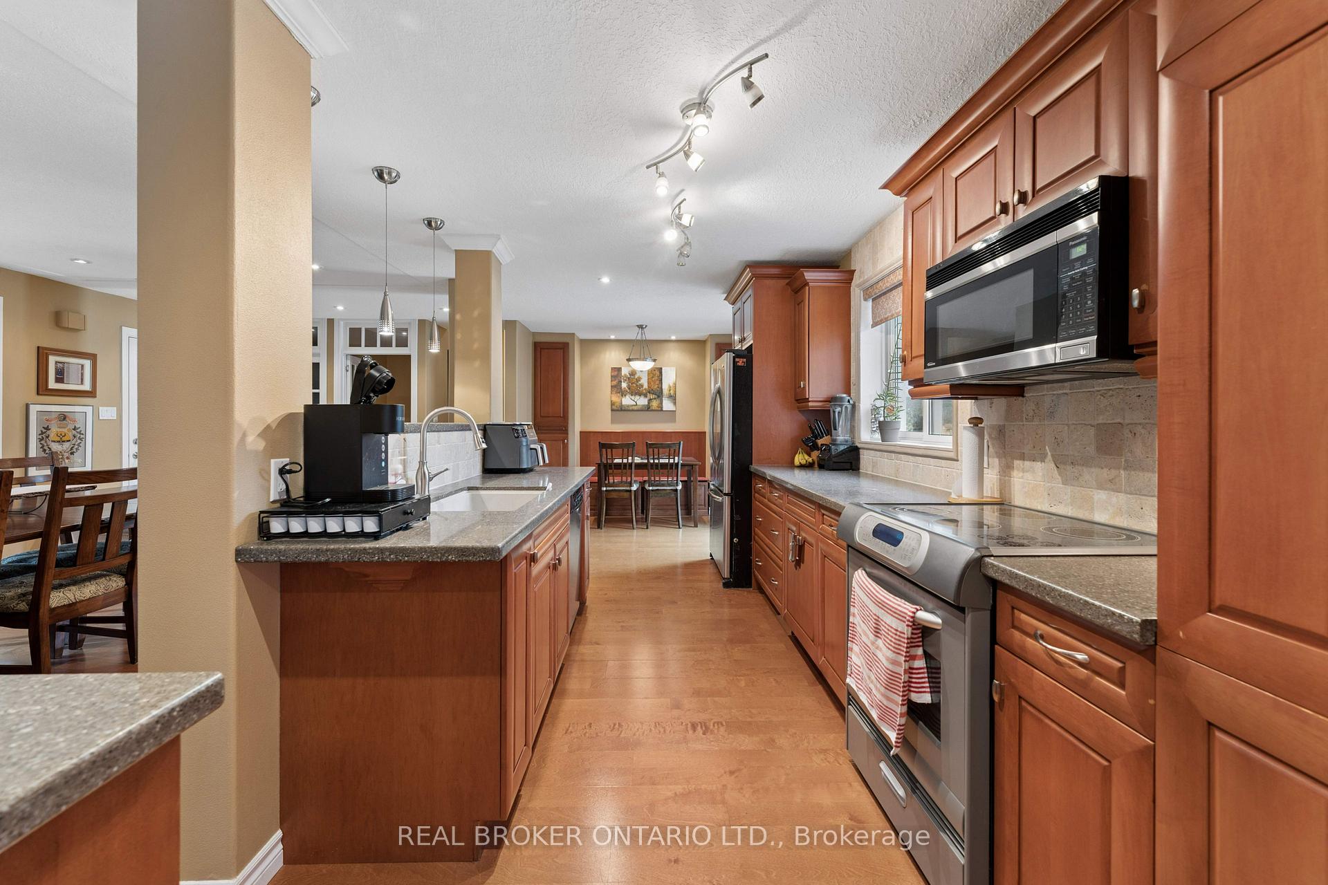 Photo 8 of 373 Forestlawn Road, Waterloo, Lexington — HOMEH