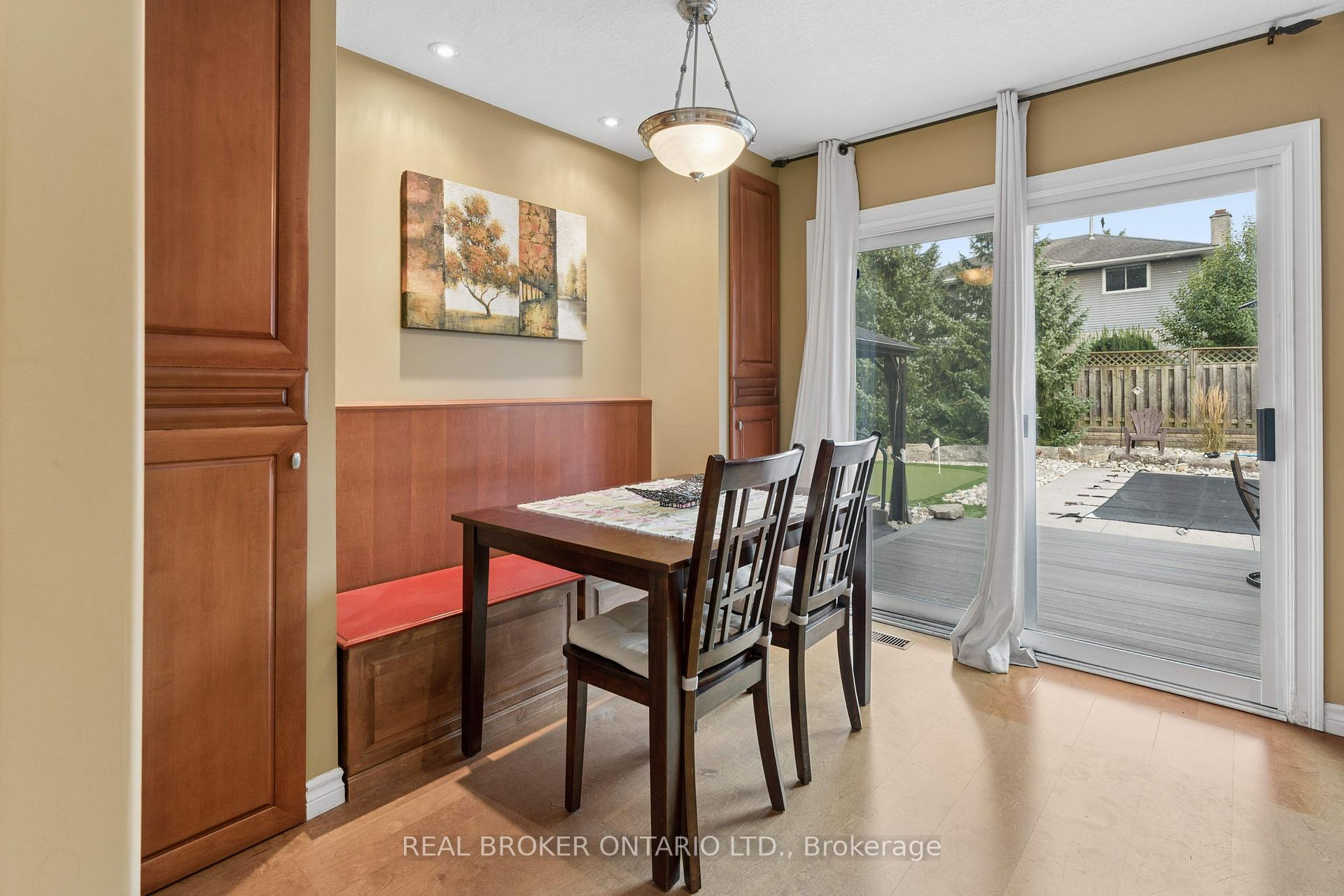Photo 9 of 373 Forestlawn Road, Waterloo, Lexington — HOMEH