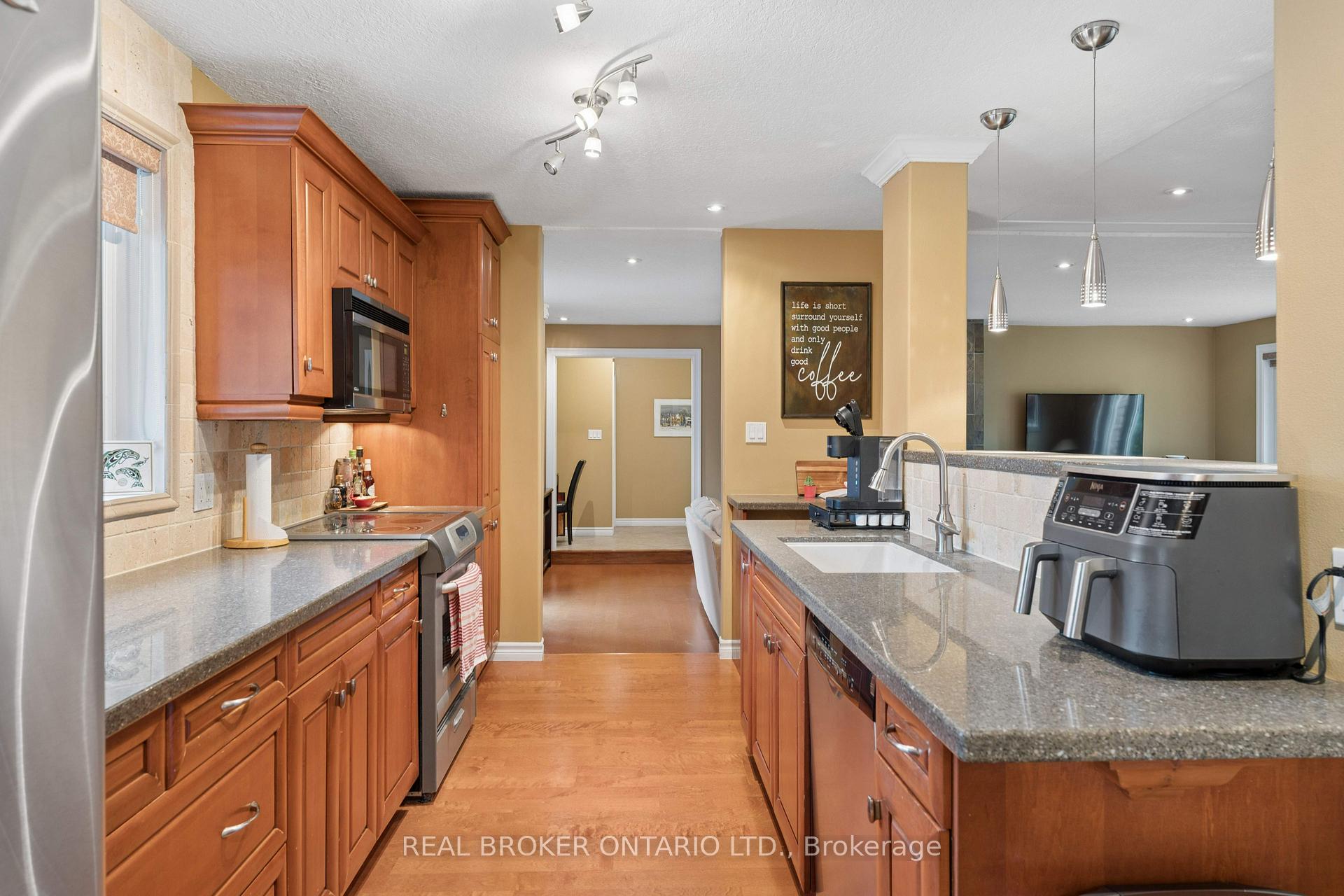 Photo 10 of 373 Forestlawn Road, Waterloo, Lexington — HOMEH