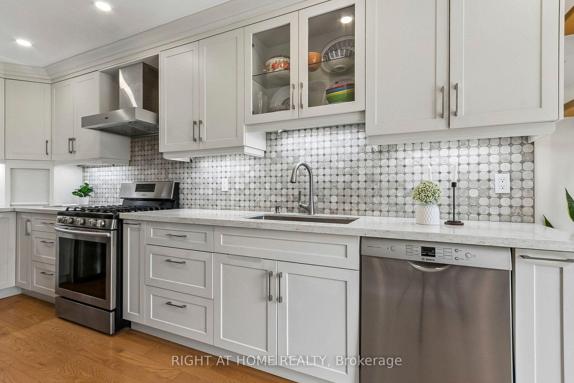 Photo 13 of 1373 Quest Circle, Mississauga, Meadowvale Village — HOMEH