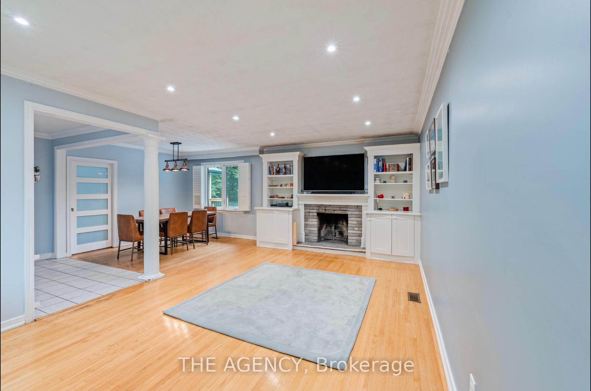 Photo 2 of 261 Wales Crescent, Oakville, Bronte — HOMEH