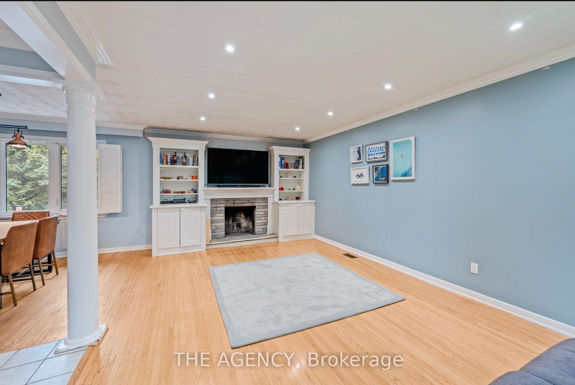 Photo 3 of 261 Wales Crescent, Oakville, Bronte — HOMEH