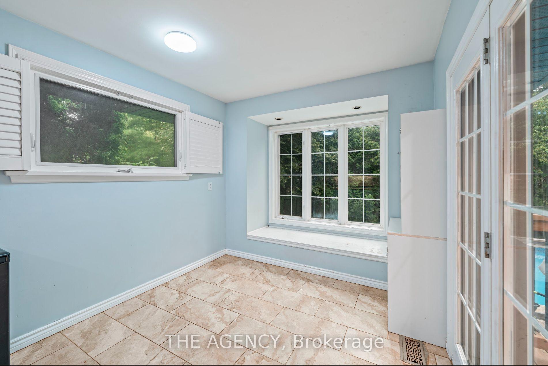 Photo 9 of 261 Wales Crescent, Oakville, Bronte — HOMEH