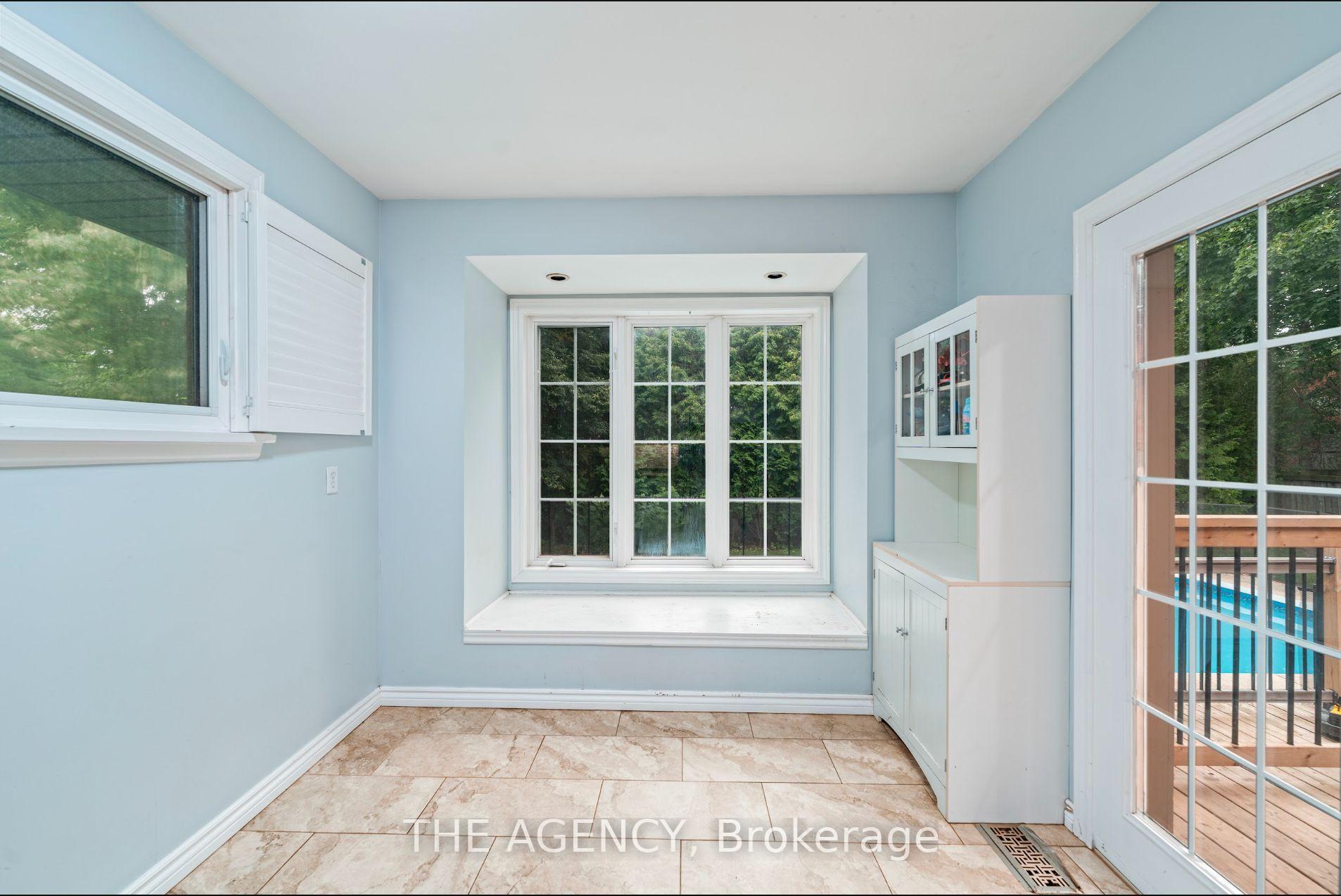 Photo 10 of 261 Wales Crescent, Oakville, Bronte — HOMEH