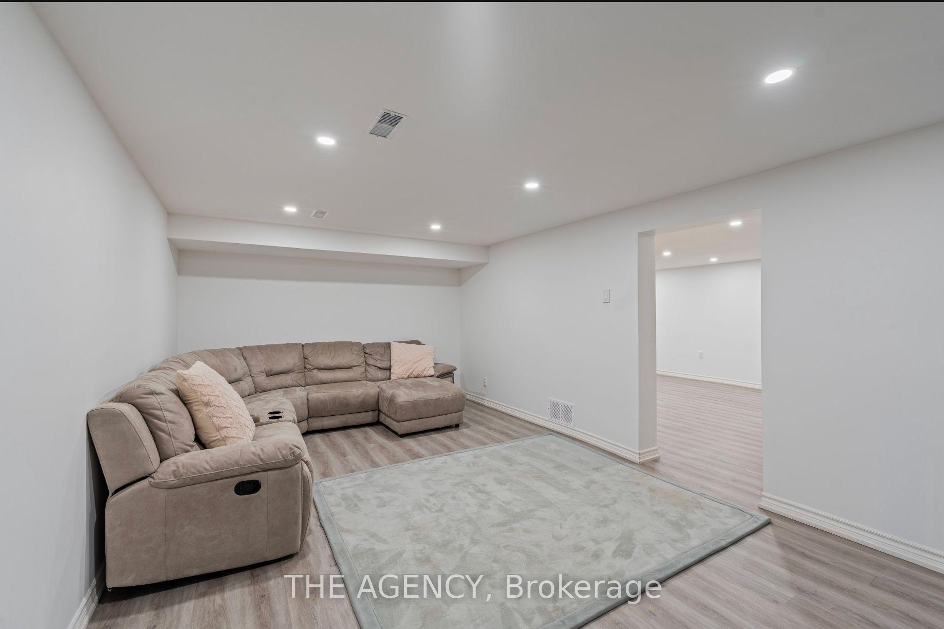 Photo 13 of 261 Wales Crescent, Oakville, Bronte — HOMEH