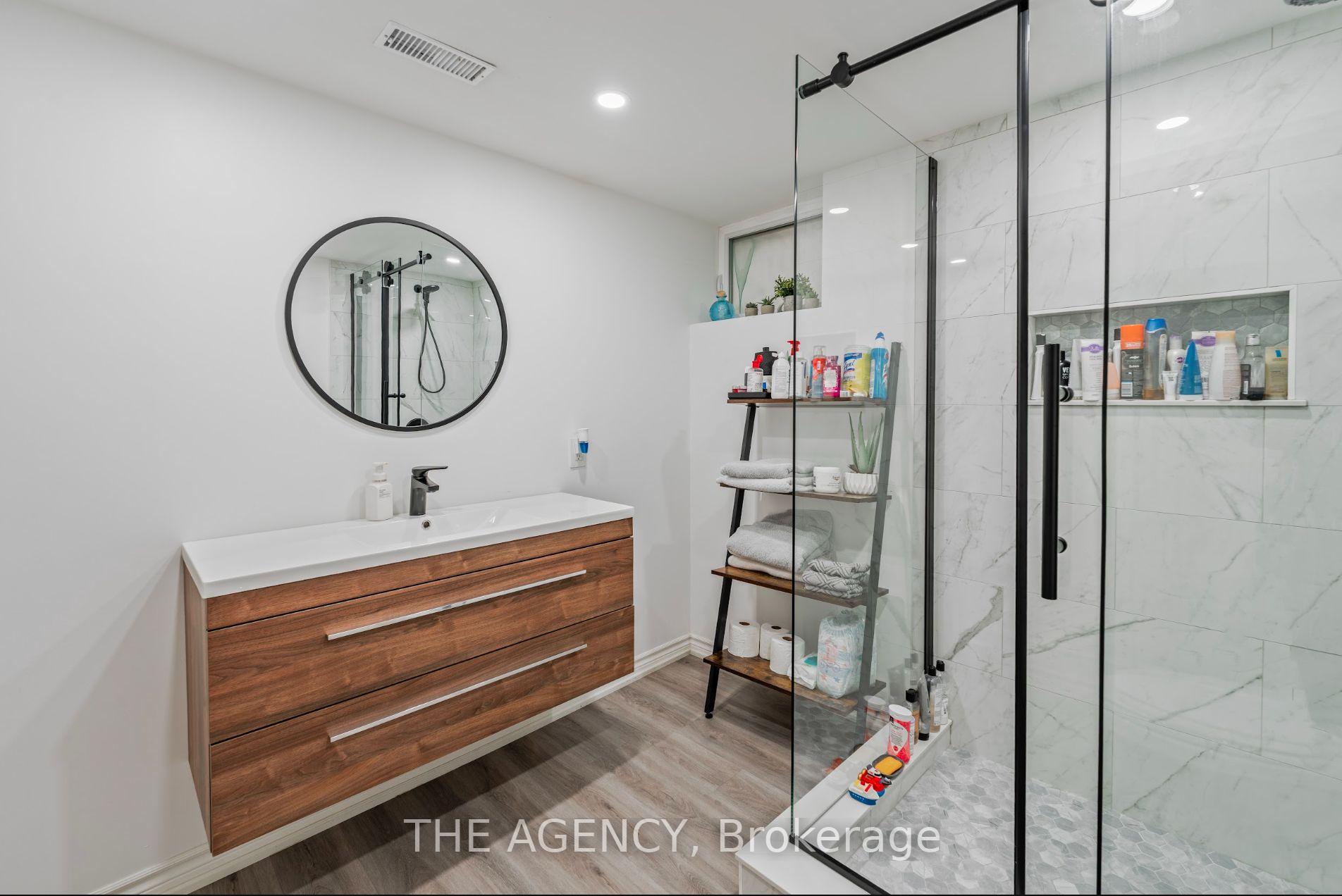 Photo 16 of 261 Wales Crescent, Oakville, Bronte — HOMEH