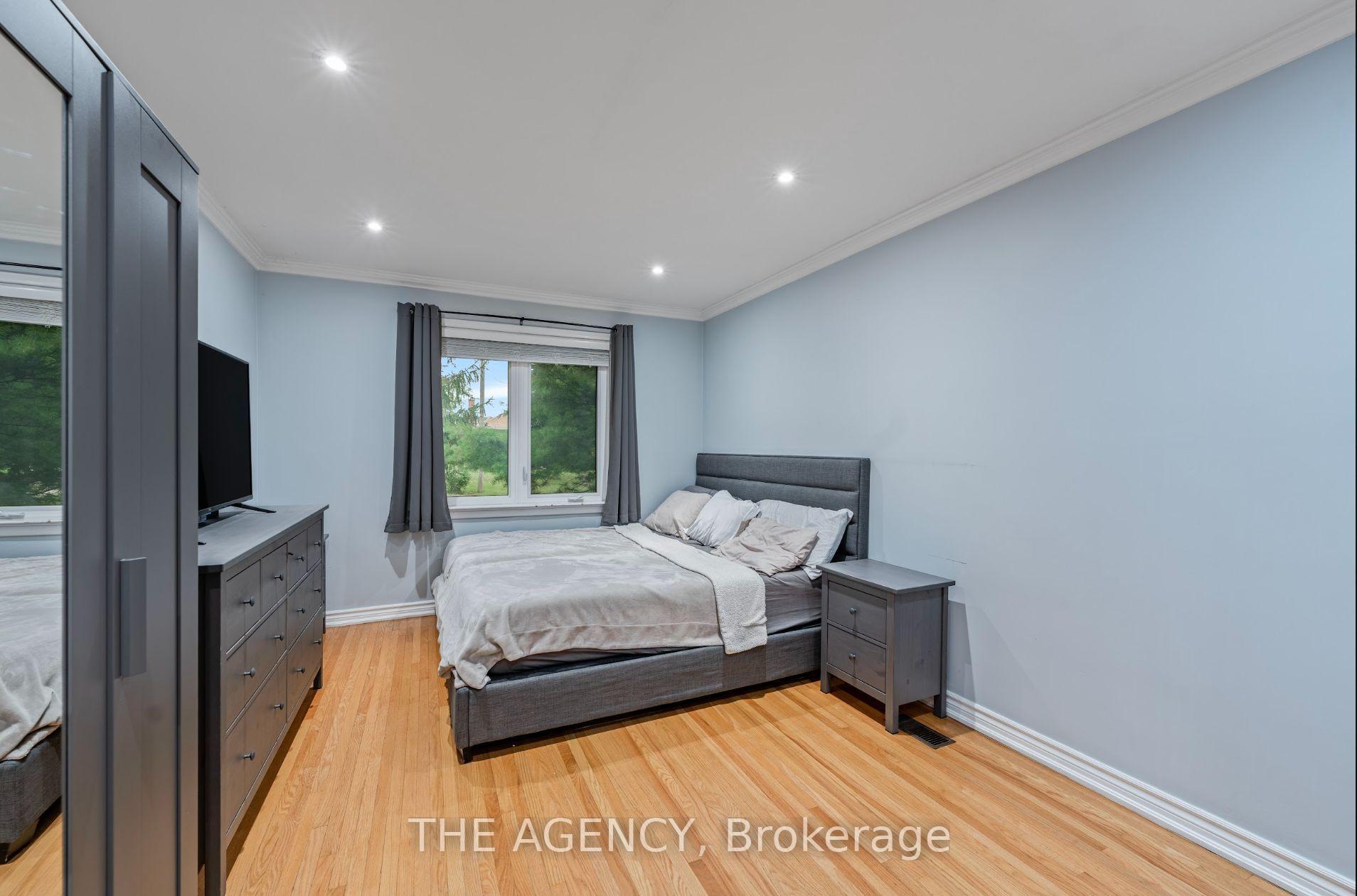 Photo 20 of 261 Wales Crescent, Oakville, Bronte — HOMEH
