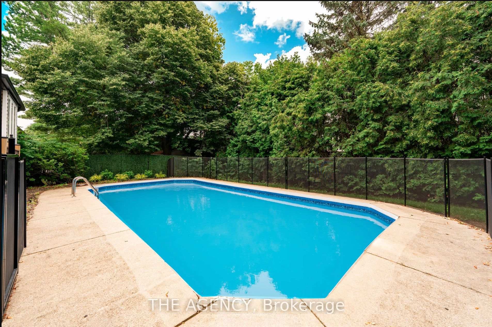 Photo 24 of 261 Wales Crescent, Oakville, Bronte — HOMEH