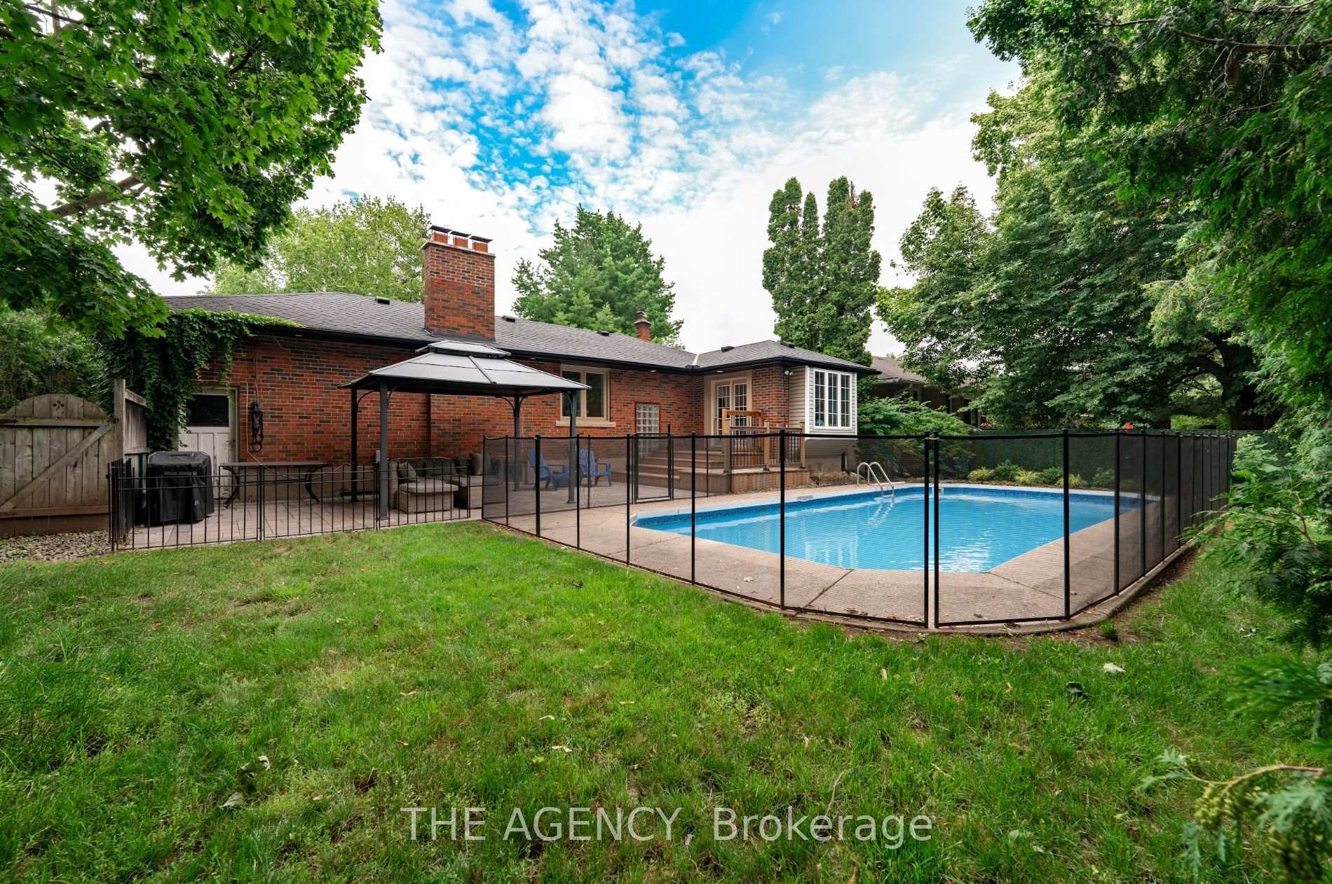 Photo 26 of 261 Wales Crescent, Oakville, Bronte — HOMEH