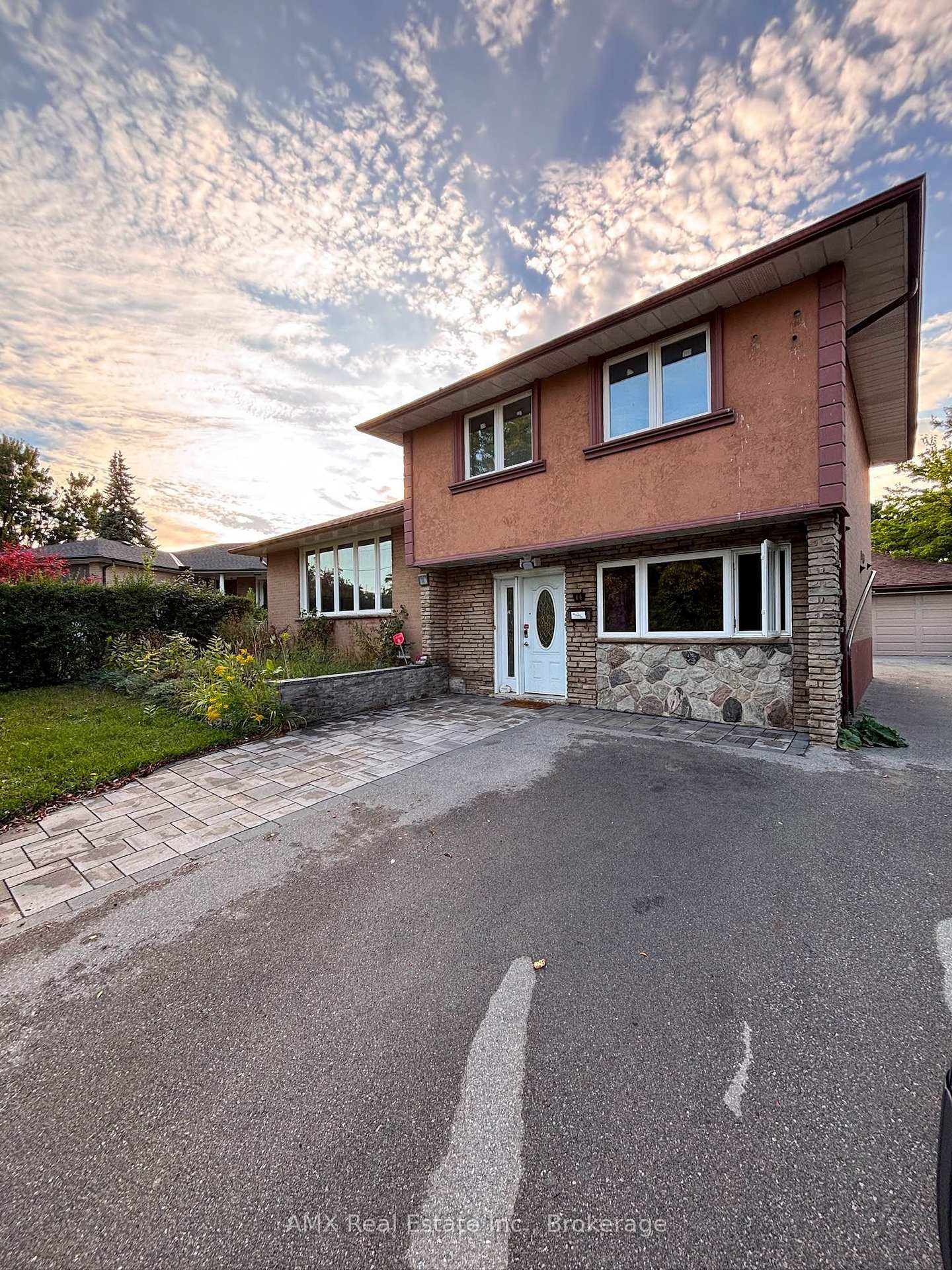 Photo 1 of 14 Camperdown Avenue, Etobicoke, Kingsview Village-The Westway — HOMEH