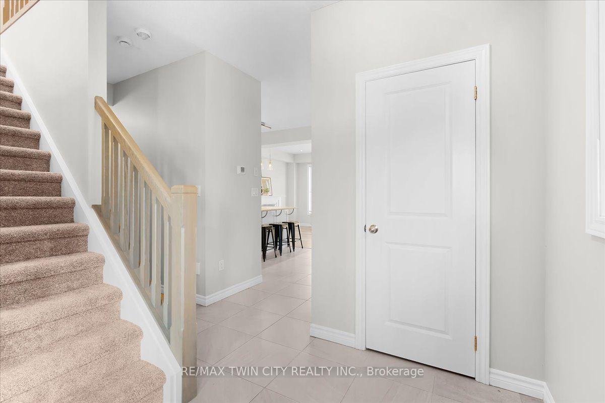 Photo 5 of 109 Links Crescent N, Woodstock, Woodstock - North — HOMEH