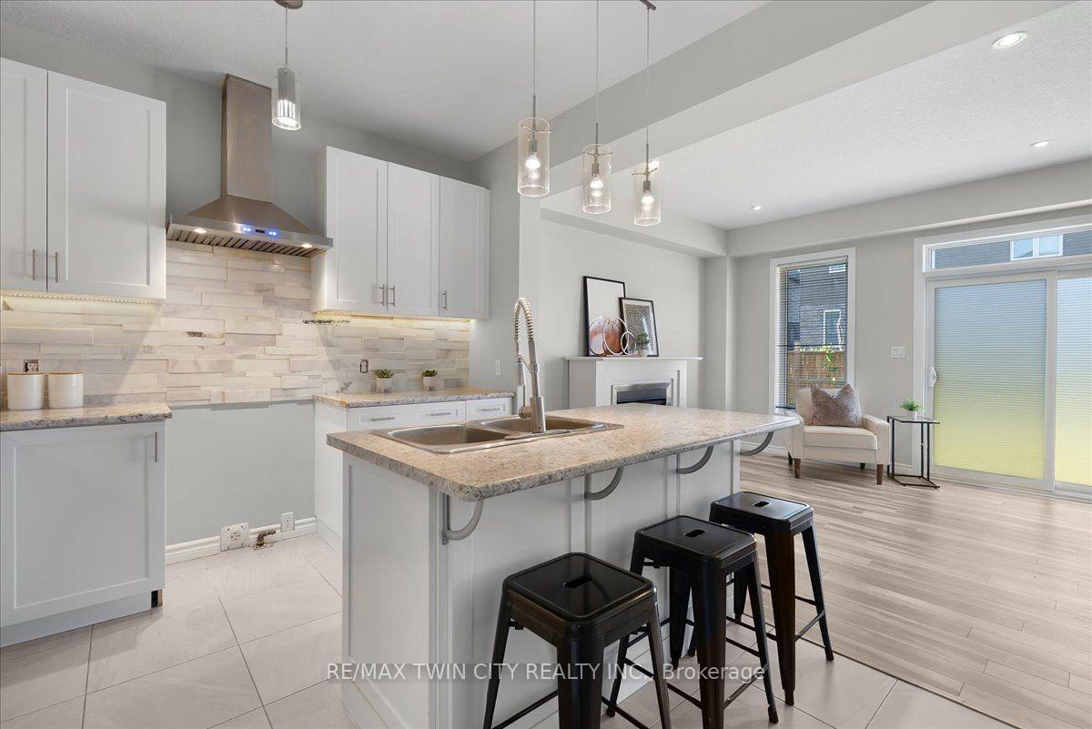 Photo 7 of 109 Links Crescent N, Woodstock, Woodstock - North — HOMEH