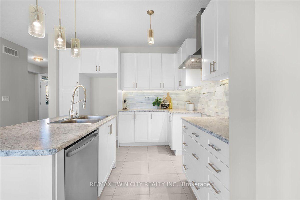 Photo 9 of 109 Links Crescent N, Woodstock, Woodstock - North — HOMEH