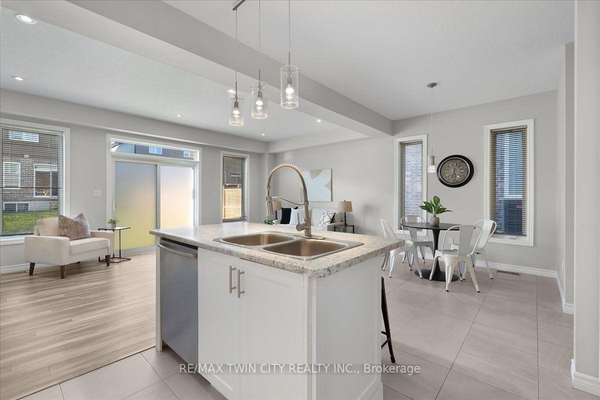 Photo 10 of 109 Links Crescent N, Woodstock, Woodstock - North — HOMEH