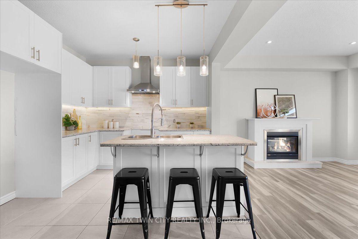 Photo 11 of 109 Links Crescent N, Woodstock, Woodstock - North — HOMEH