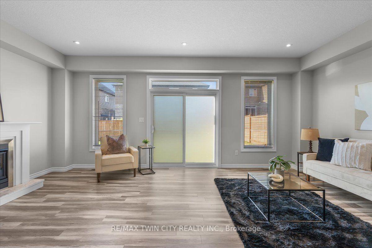 Photo 13 of 109 Links Crescent N, Woodstock, Woodstock - North — HOMEH
