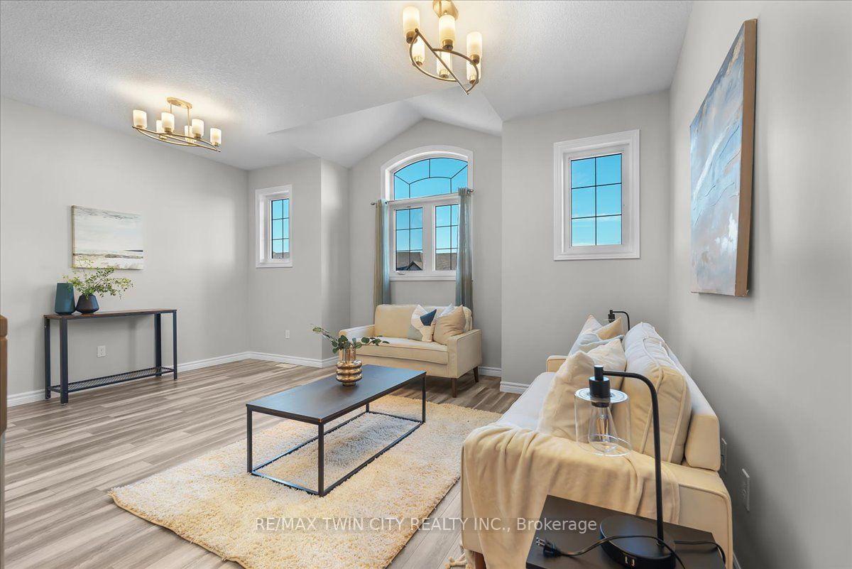 Photo 19 of 109 Links Crescent N, Woodstock, Woodstock - North — HOMEH