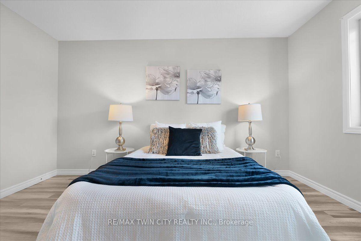 Photo 25 of 109 Links Crescent N, Woodstock, Woodstock - North — HOMEH