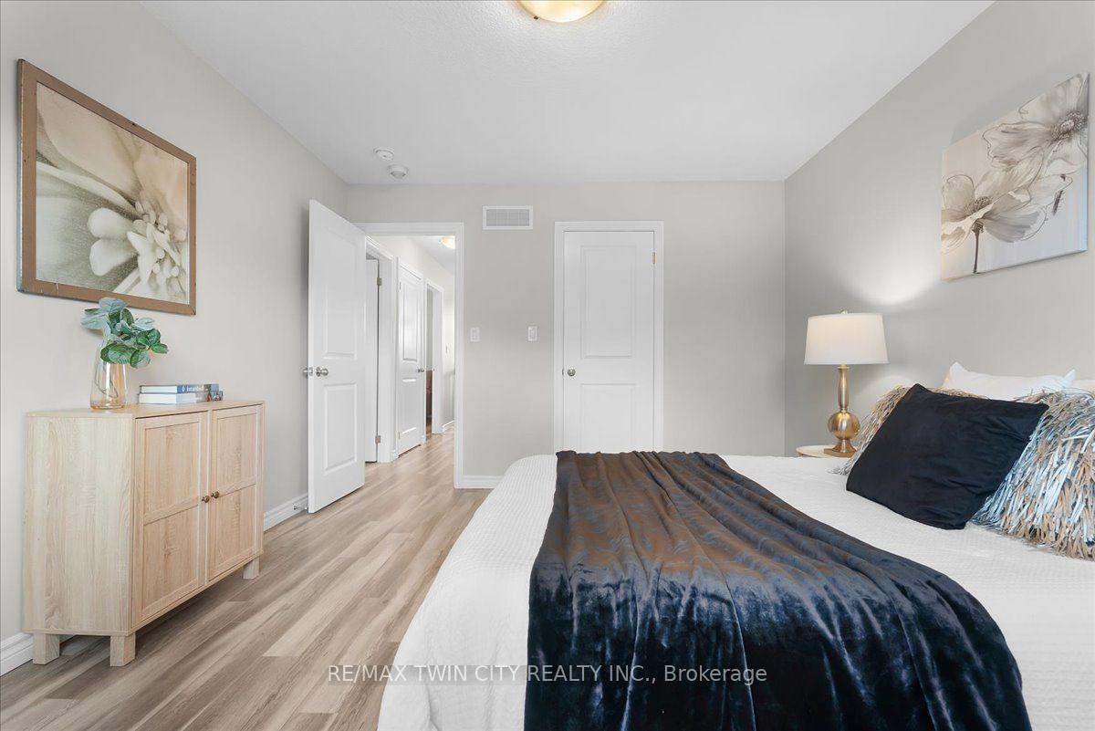 Photo 26 of 109 Links Crescent N, Woodstock, Woodstock - North — HOMEH