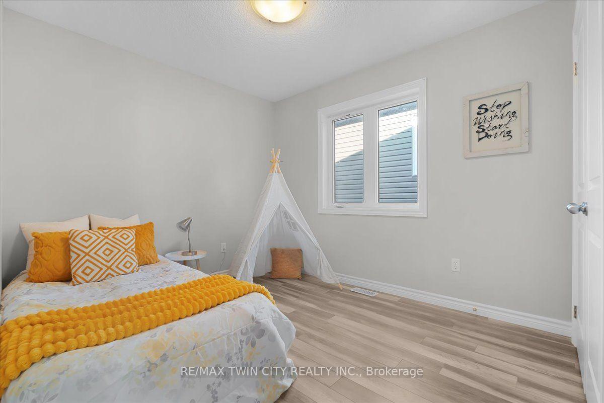 Photo 29 of 109 Links Crescent N, Woodstock, Woodstock - North — HOMEH
