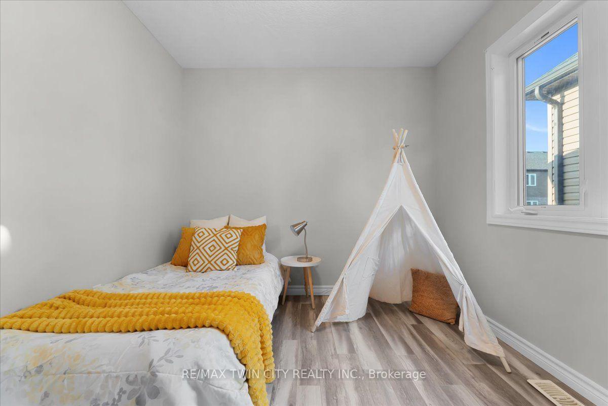 Photo 30 of 109 Links Crescent N, Woodstock, Woodstock - North — HOMEH