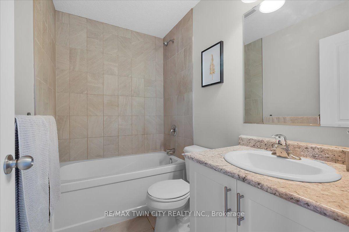 Photo 32 of 109 Links Crescent N, Woodstock, Woodstock - North — HOMEH