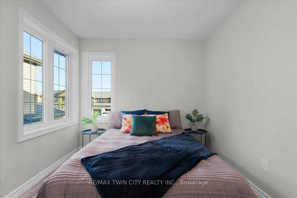 Photo 34 of 109 Links Crescent N, Woodstock, Woodstock - North — HOMEH