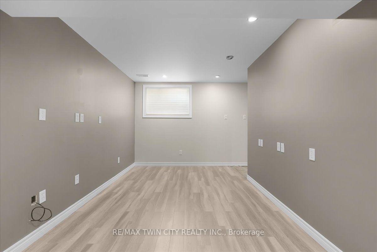 Photo 38 of 109 Links Crescent N, Woodstock, Woodstock - North — HOMEH