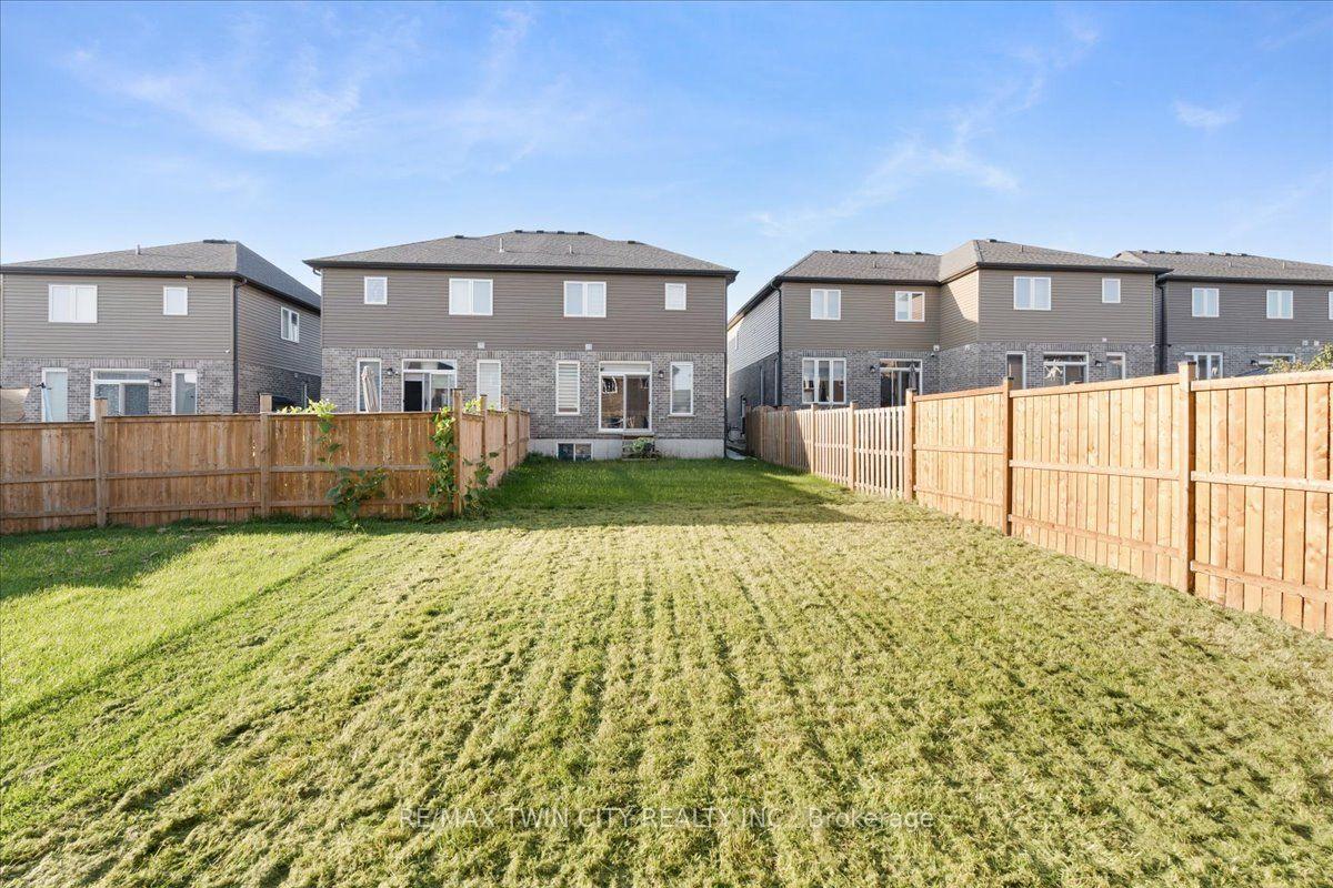 Photo 40 of 109 Links Crescent N, Woodstock, Woodstock - North — HOMEH