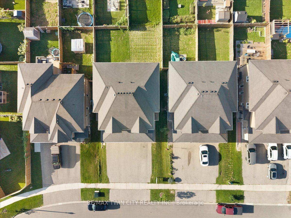 Photo 41 of 109 Links Crescent N, Woodstock, Woodstock - North — HOMEH